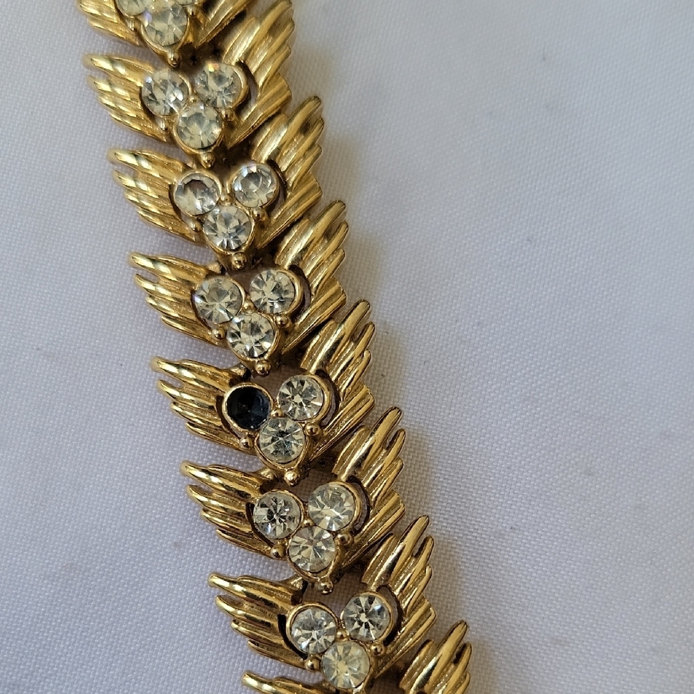 Vintage Trifari Gold Leaf Choker Necklace - Picture 4 of 8